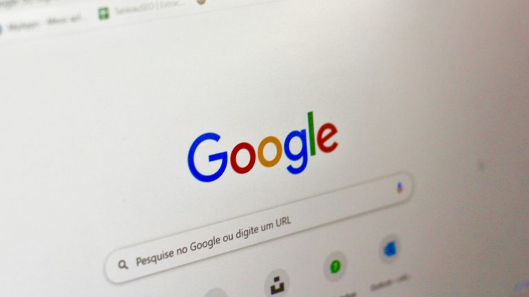 Google Share Drop With Apple AI